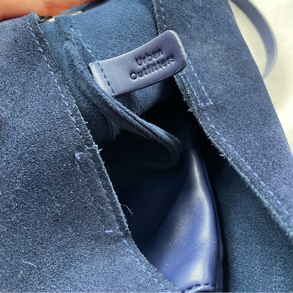 Urban Outfitters | faux suede navy bucket bag - Picture 5 of 6